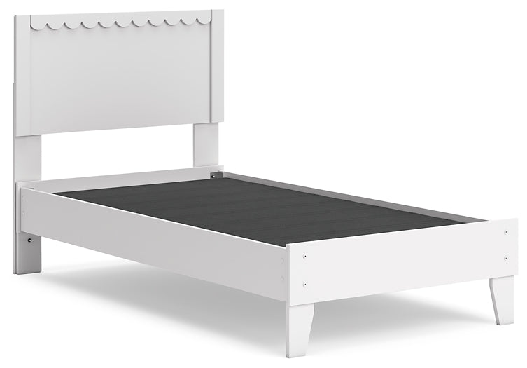 Hallityn  Panel Platform Bed