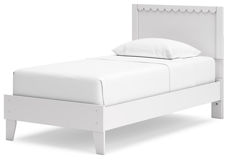 Hallityn  Panel Platform Bed