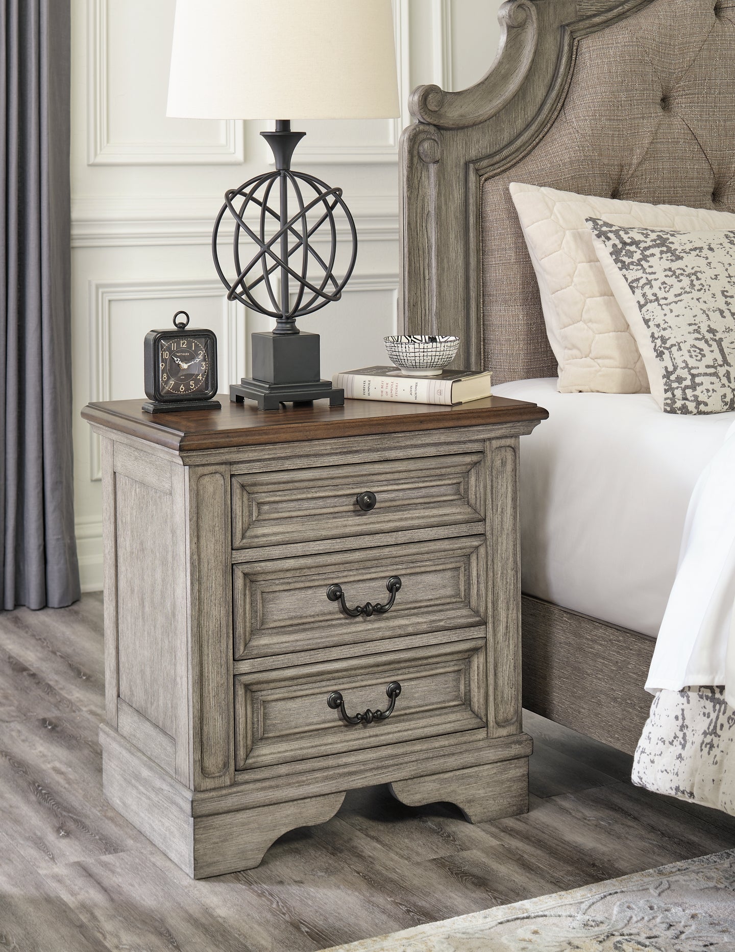 Lodenbay California King Panel Bed with Mirrored Dresser, Chest and Nightstand